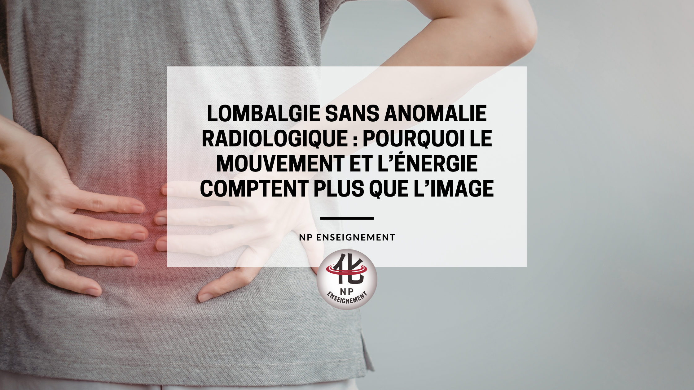 Homme se tenant le bas du dos montrant une lombalgie sans anomalie radiologique