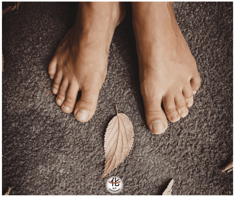 Marcher pieds nus : une pratique ancestrale toujours vivante